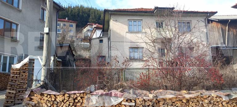 Двуетажна къща в гр. Доспат снимка 61554