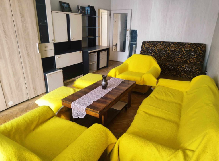 Multi-room apartment