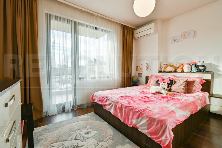 three-bedroom apartment image 70424