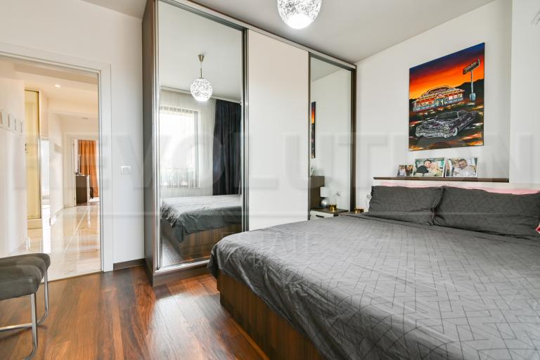 three-bedroom apartment image 70430
