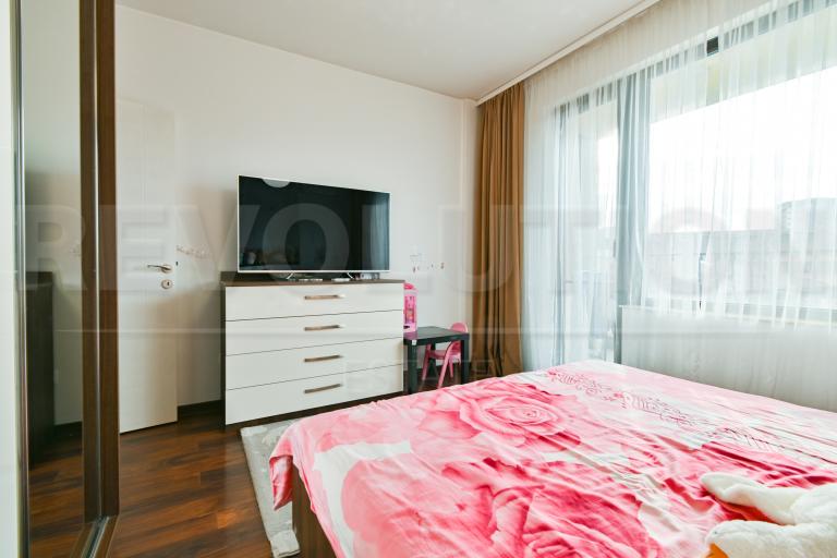 three-bedroom apartment image 70425