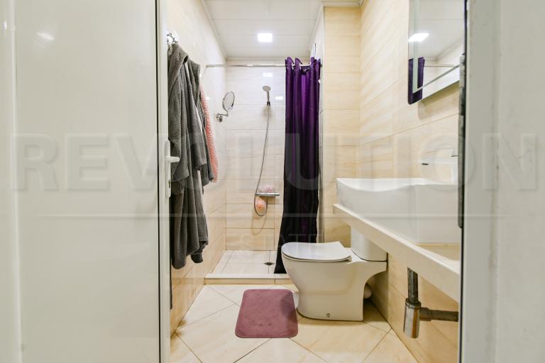 three-bedroom apartment image 70434