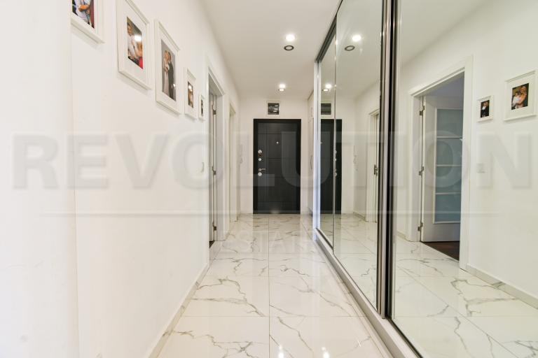 three-bedroom apartment image 70428