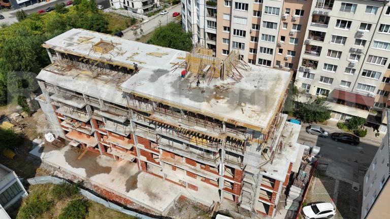Multi-room apartment