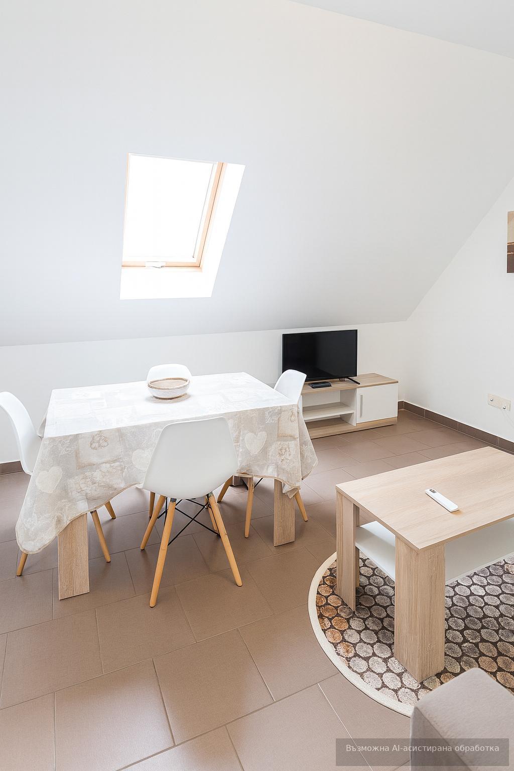 Spacious TWO-BEDROOM apartment in the Center area image 1