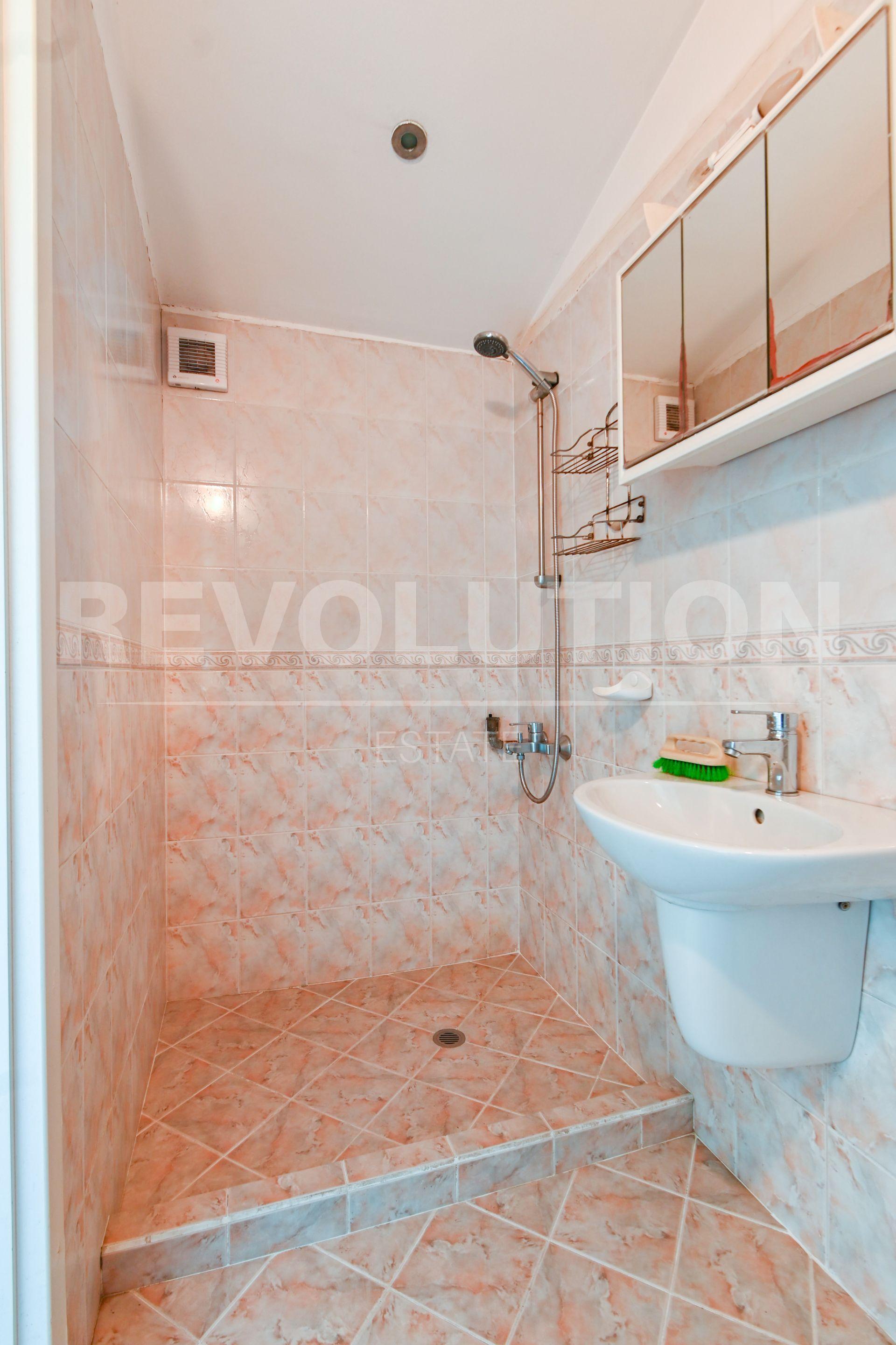 Multi-room apartment image 16