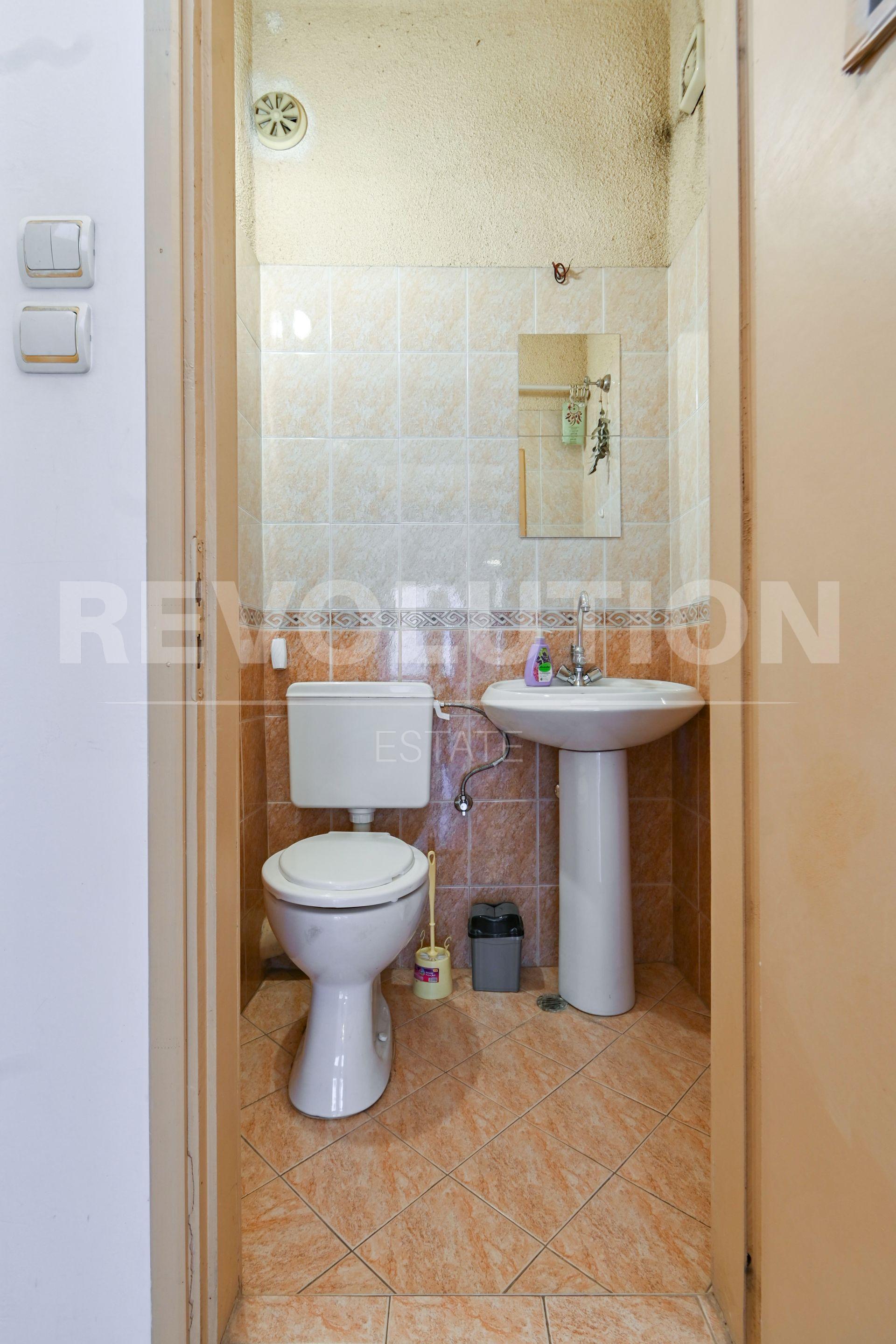 Multi-room apartment image 17