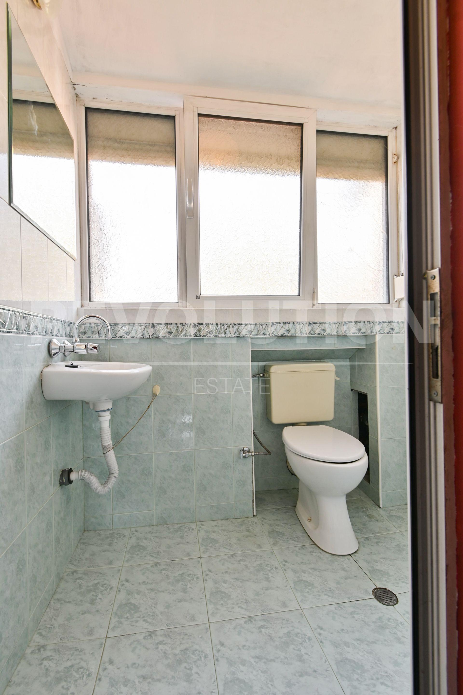 Multi-room apartment image 19