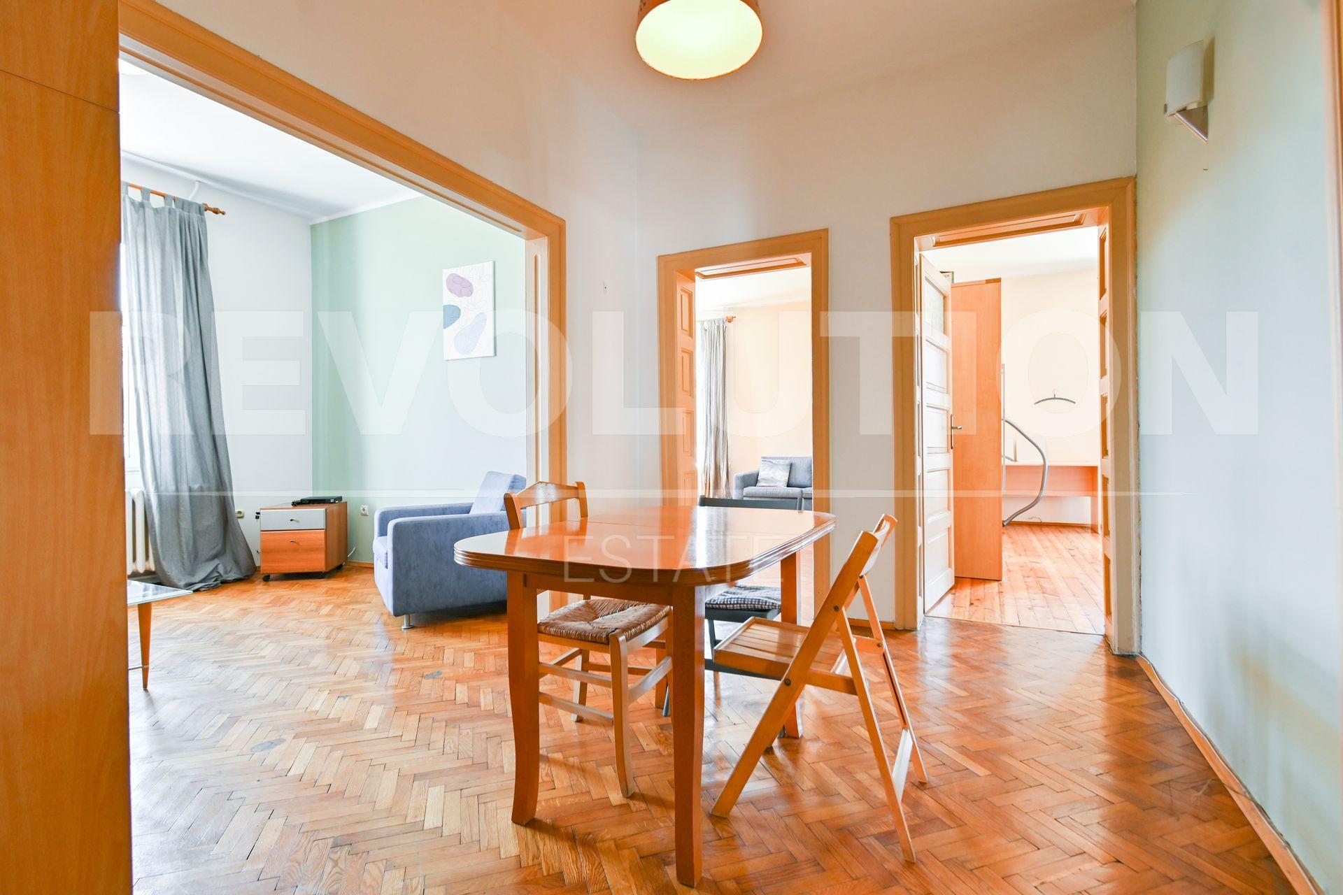 Multi-room apartment image 4