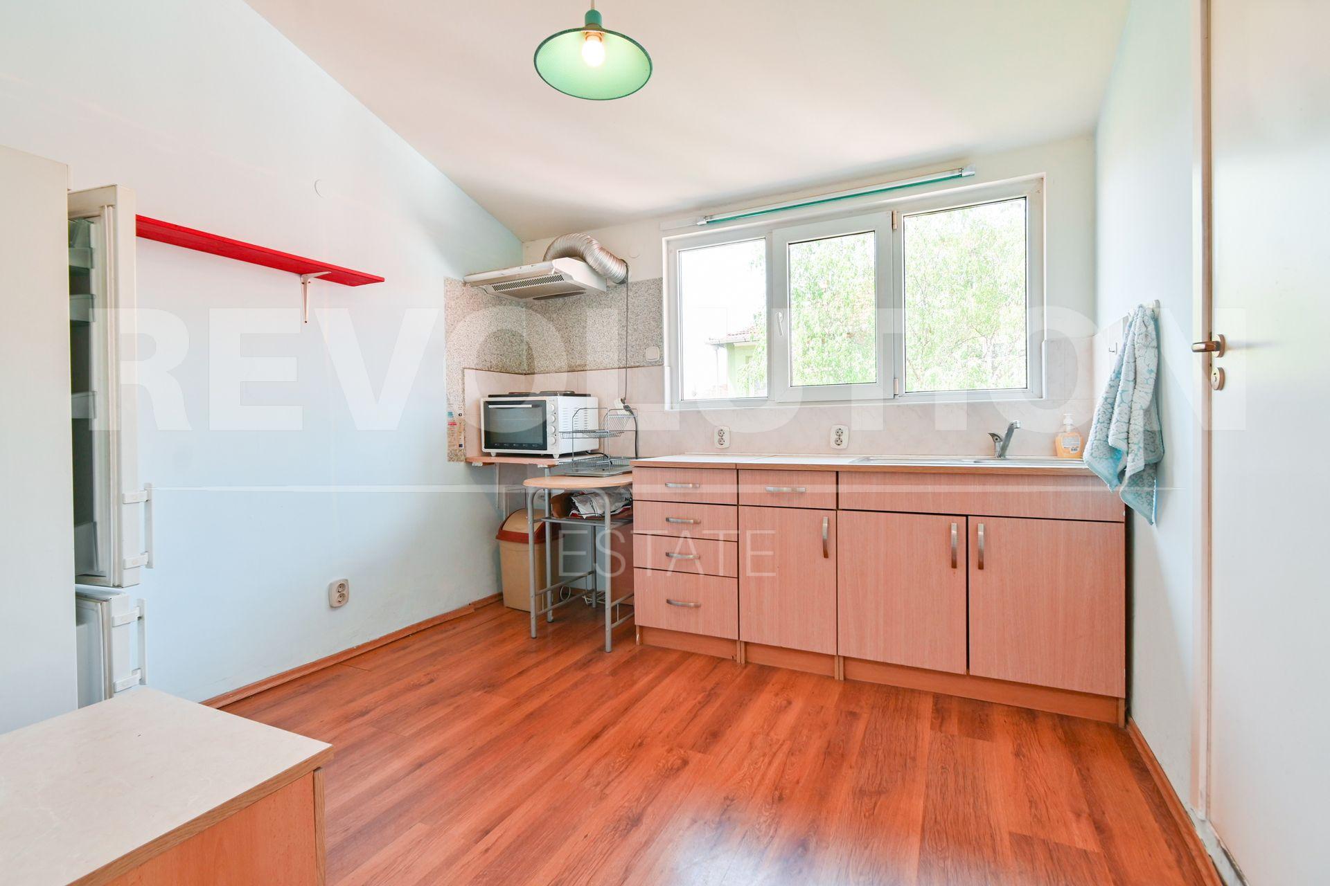 Multi-room apartment image 6