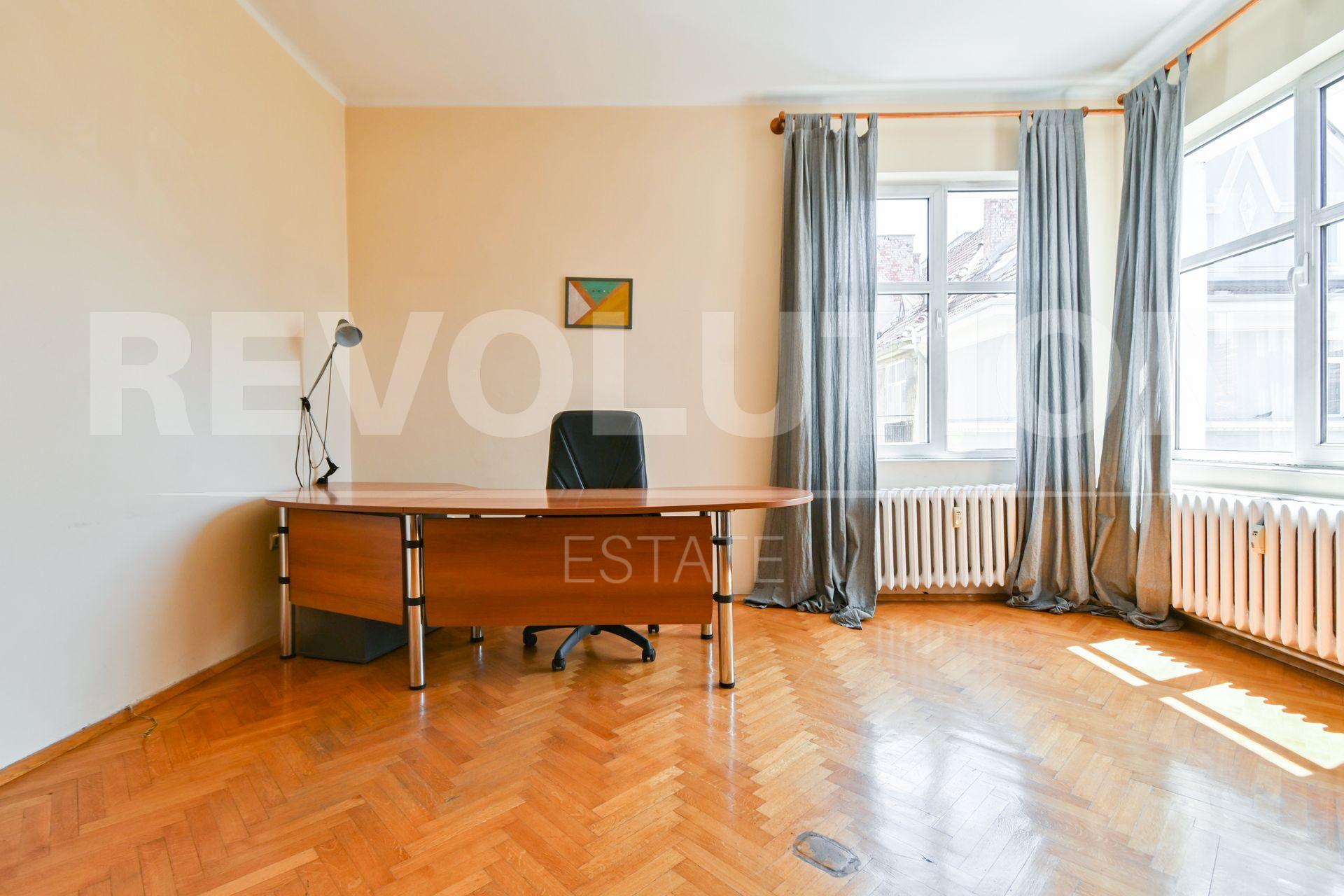 Multi-room apartment image 8
