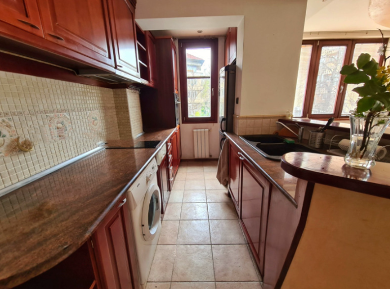 three-bedroom apartment image 42624