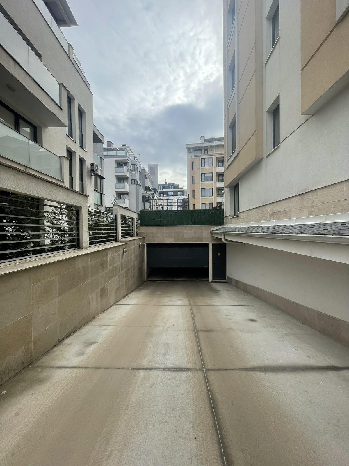 Parking space in Krastova Vada district image 3