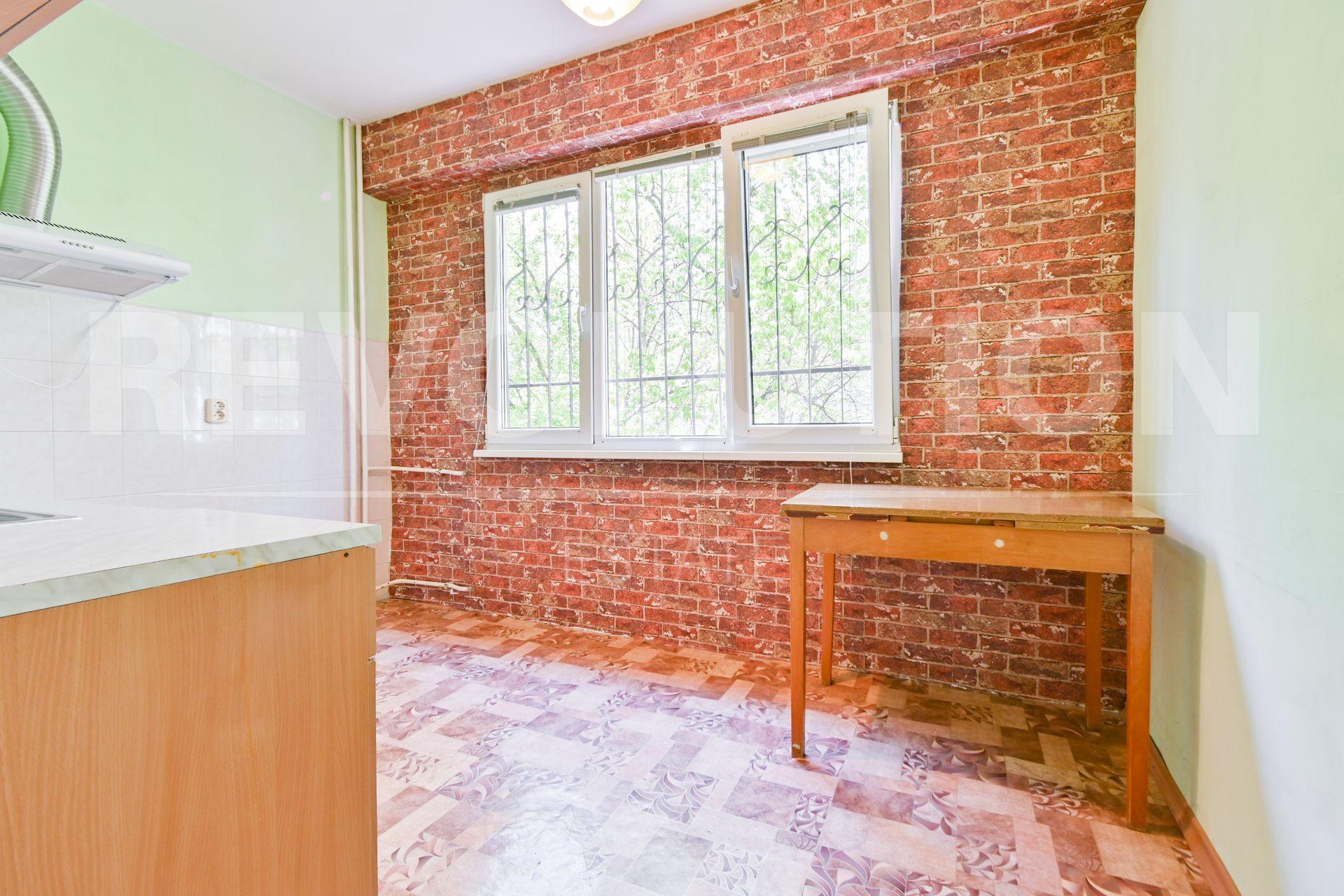 one-bedroom apartment image 2