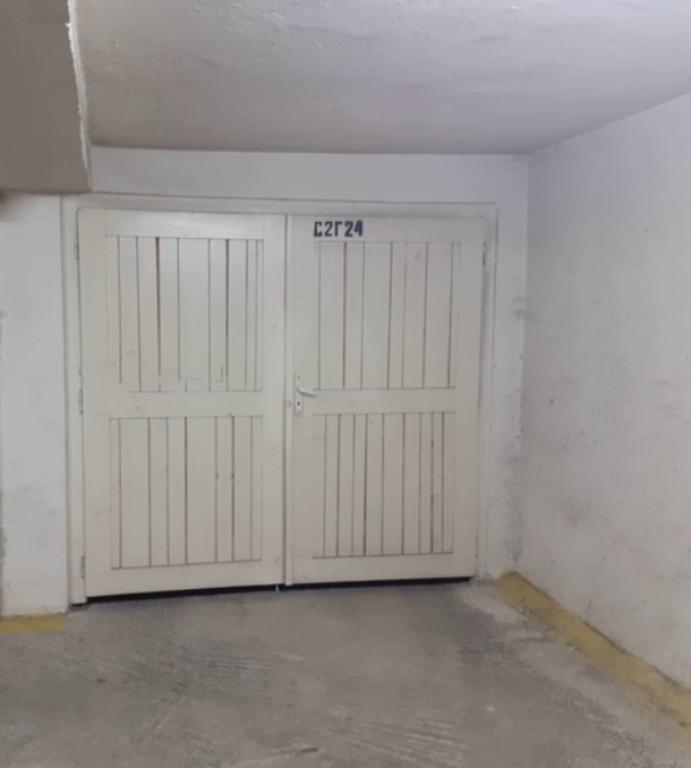 Garage image 44465