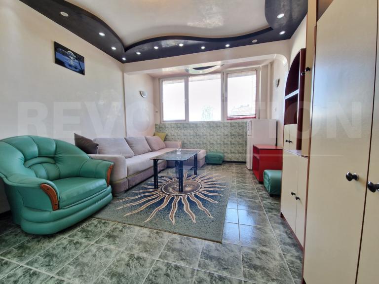 One-room apartment