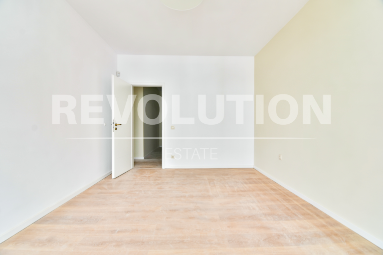 three-bedroom apartment image 44634