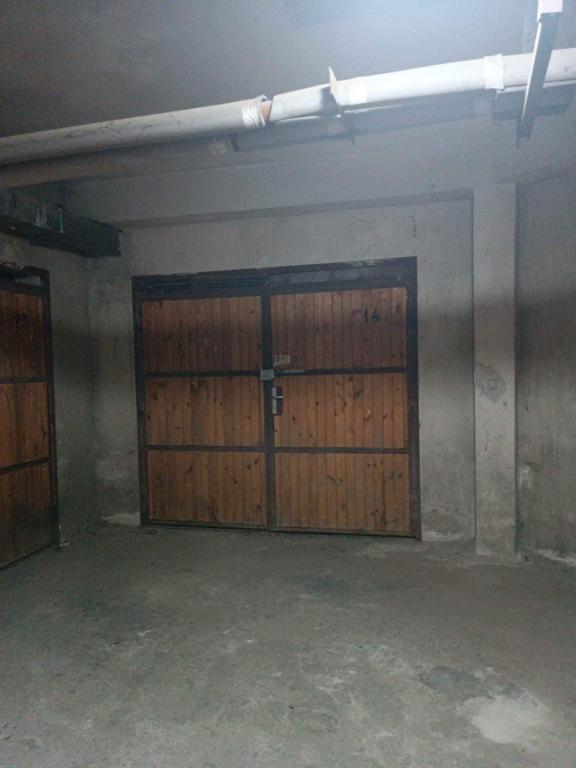 Garage image 44642