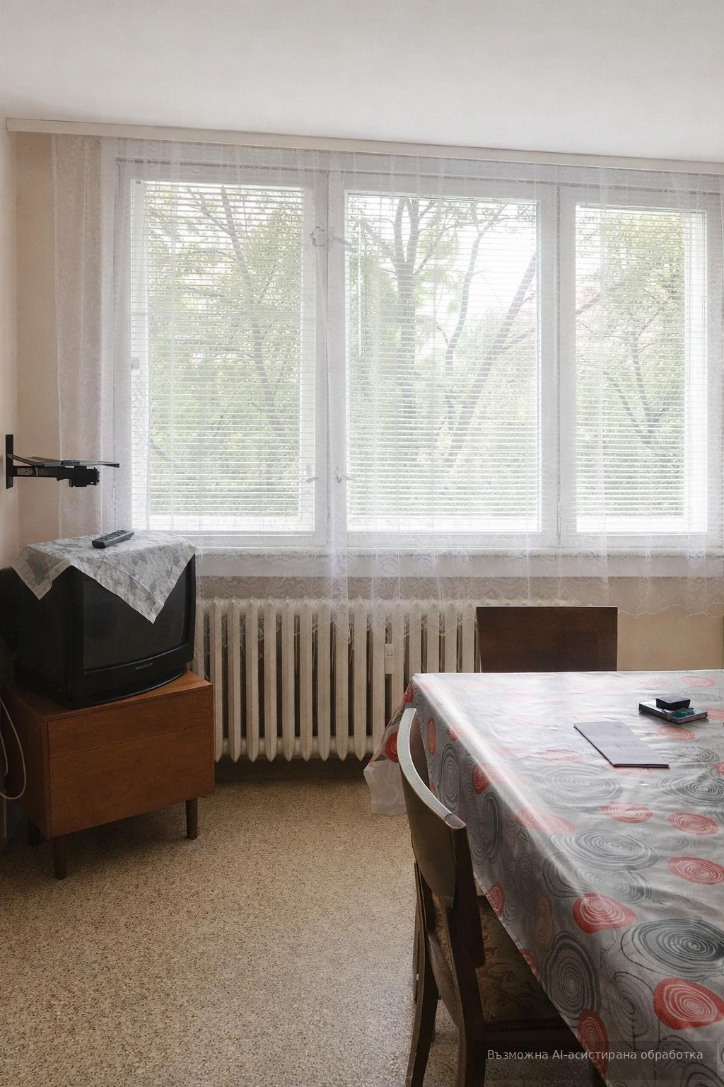 Тристаен апартамент в ж.к. Света Троица. снимка 2