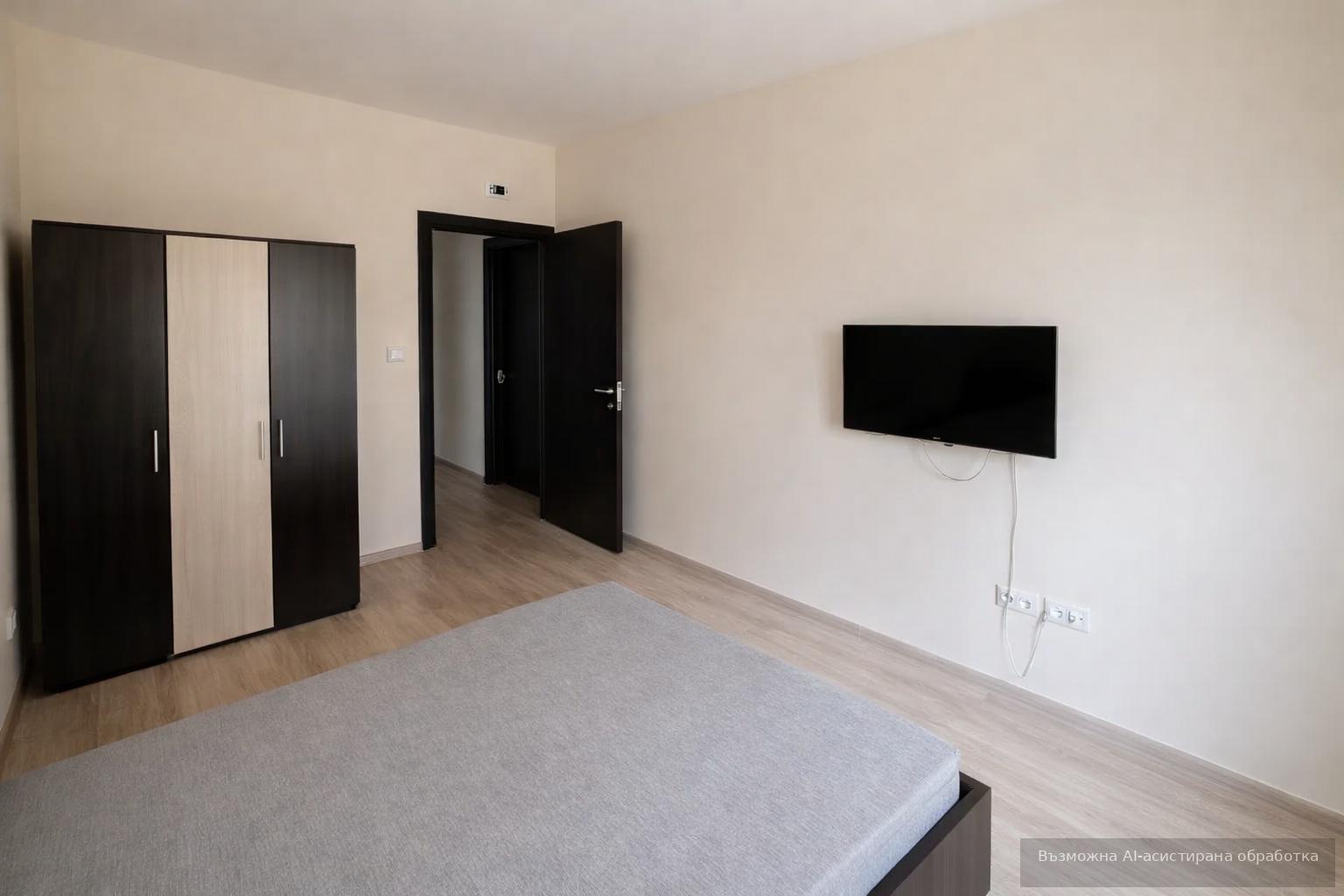 Three-room apartment for rent in the Mladezhki Halm neighborhood image 3