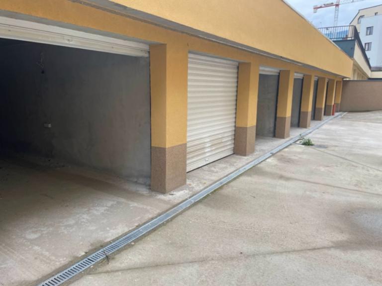 Garage image 46307