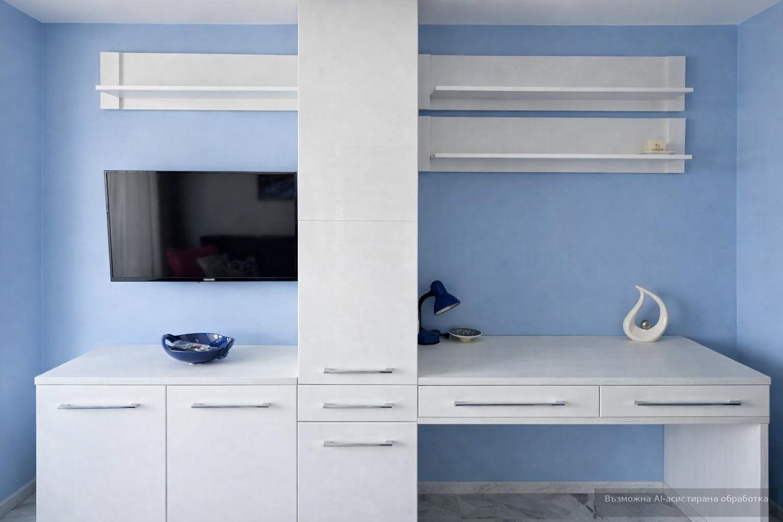 Luxury one-bedroom apartment in the city center area. image 4