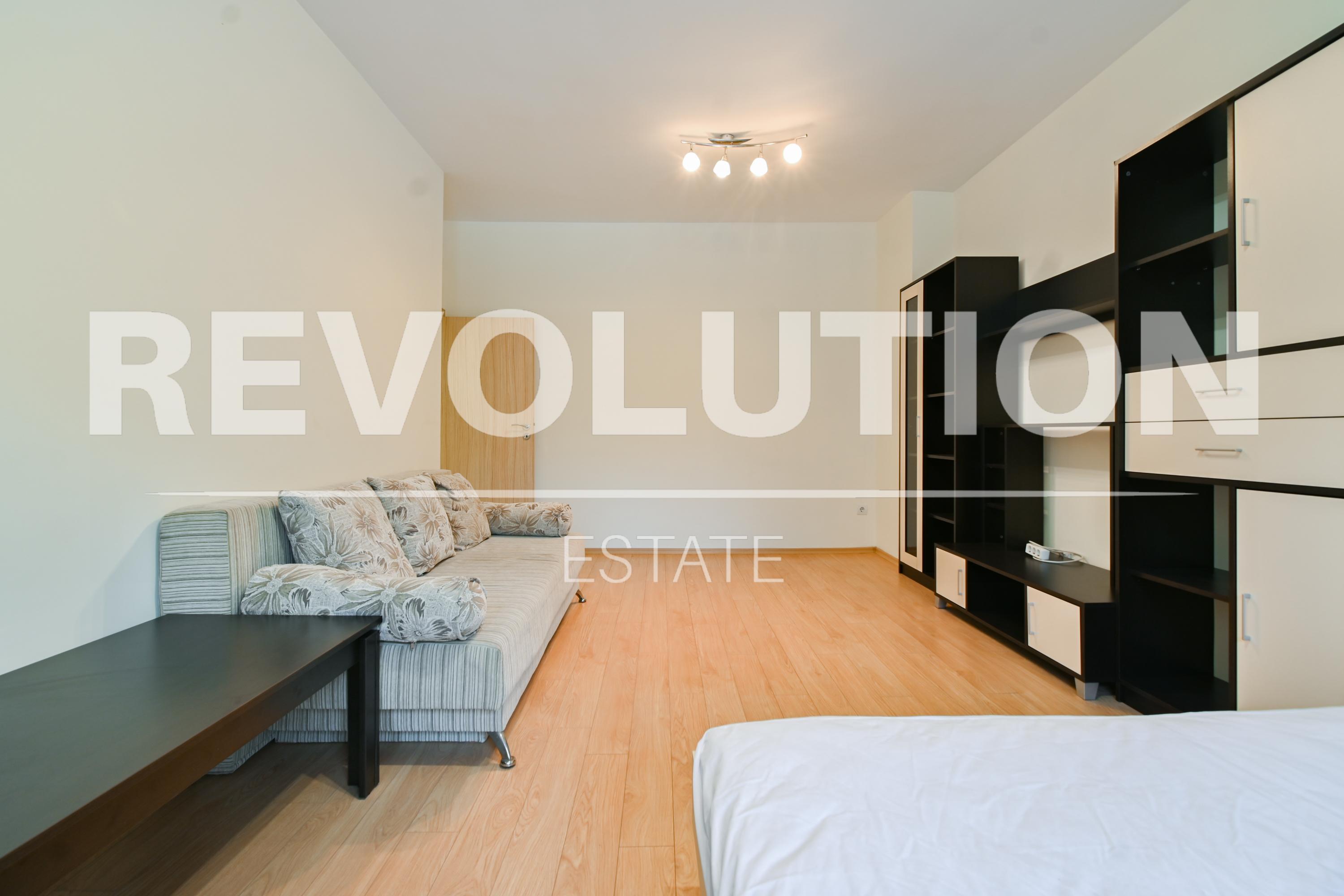 Three-room apartment in the Medical Academy residential area.