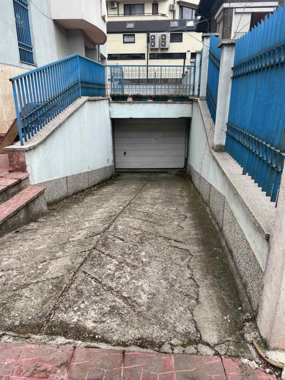 Гараж в жк. Лозенец снимка 46827
