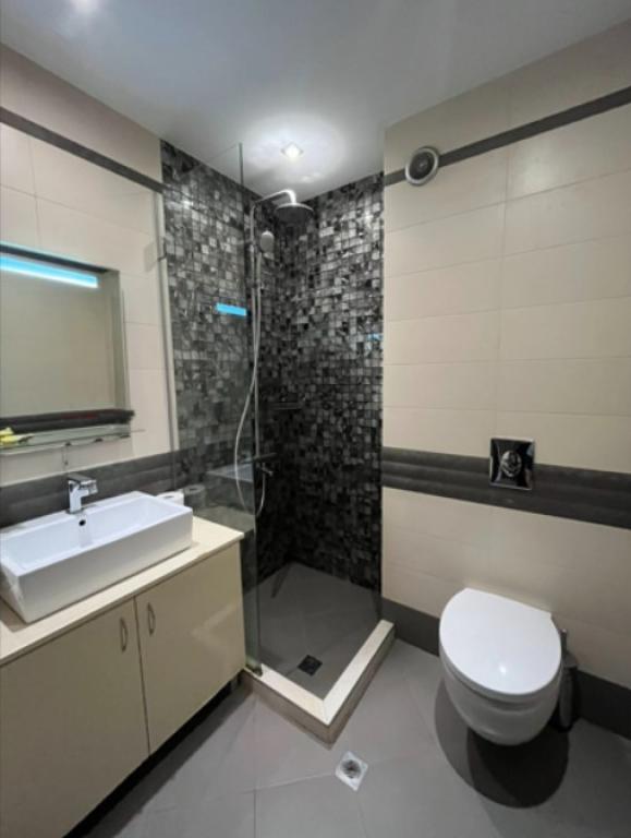 Three bedroom apartment image 47055