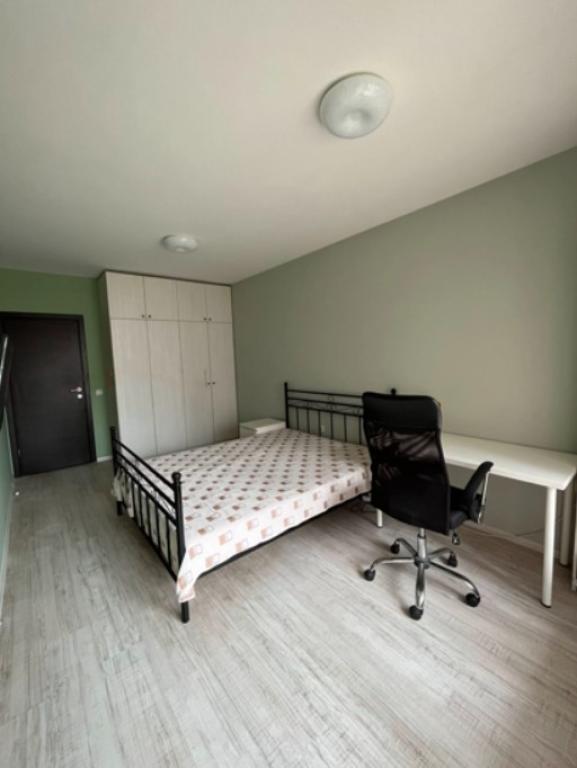 Three bedroom apartment image 47051