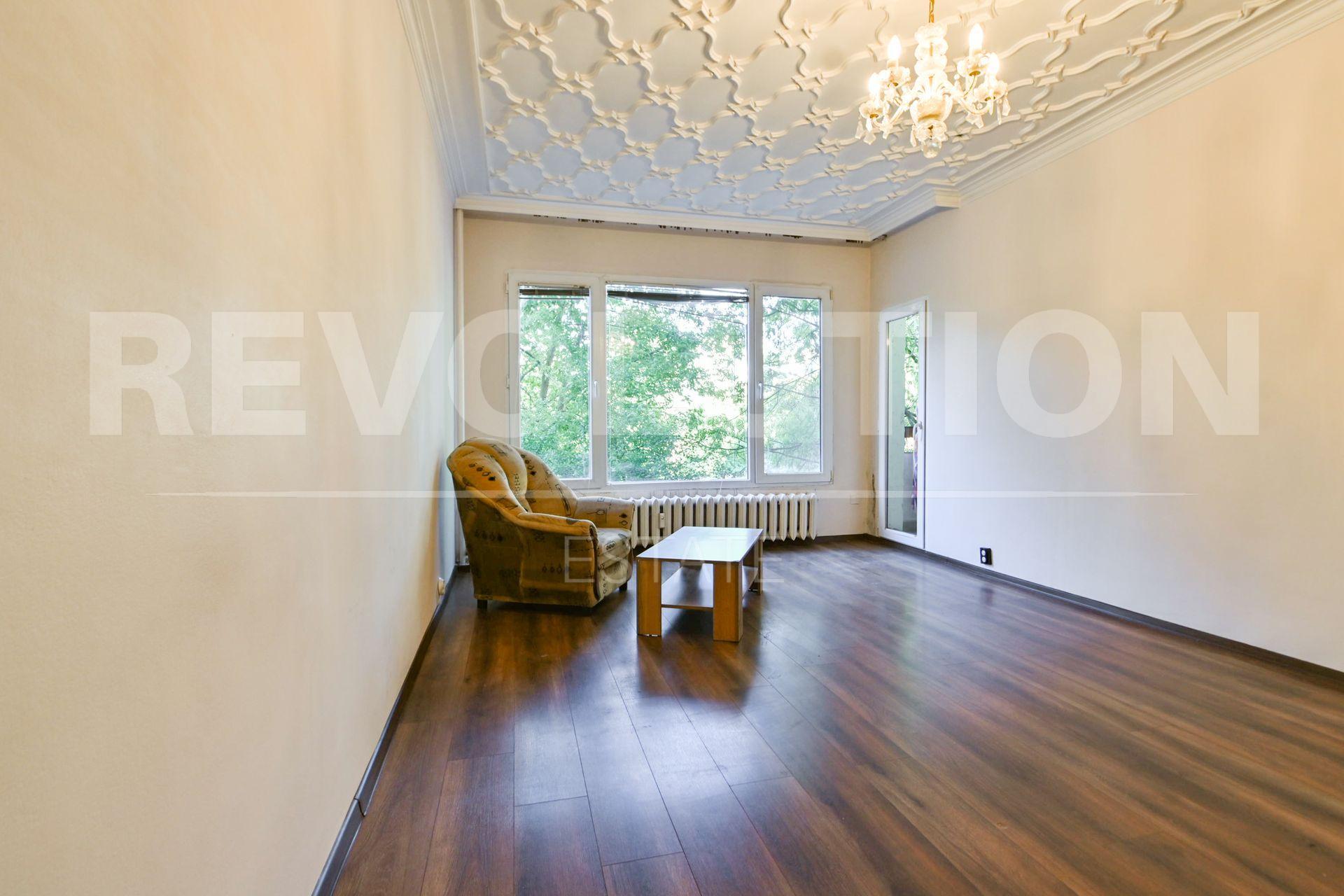 EXCLUSIVE! Three-room apartment in the Sveta Troitsa district.