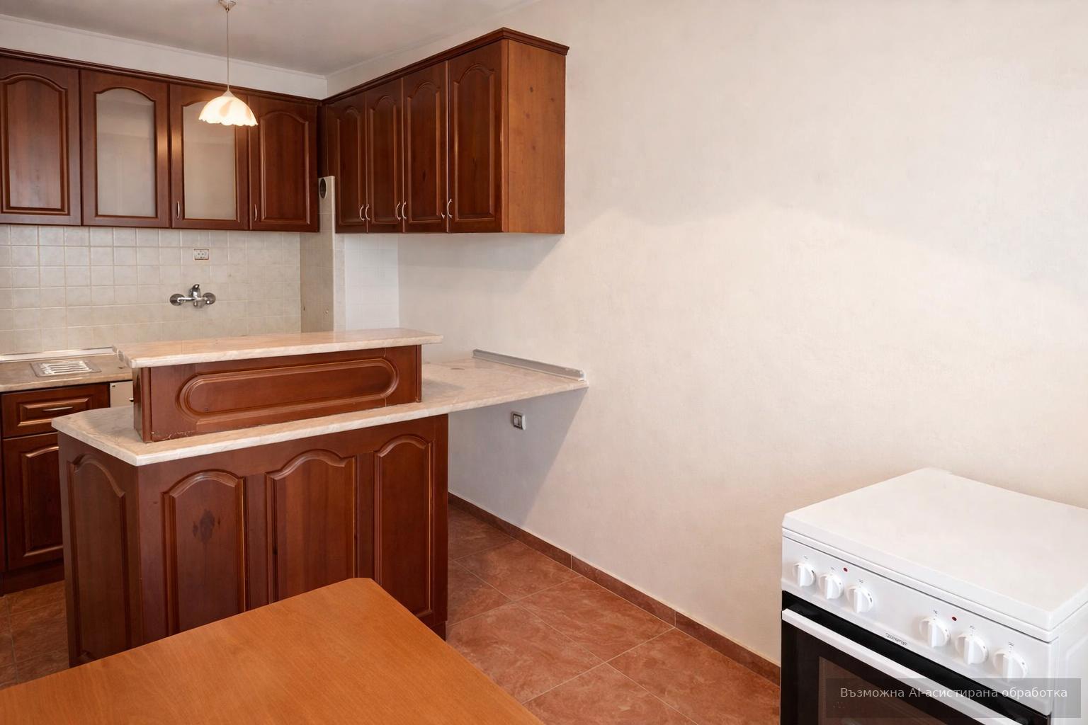 Three-room apartment in the Mladezhki Halm neighborhood