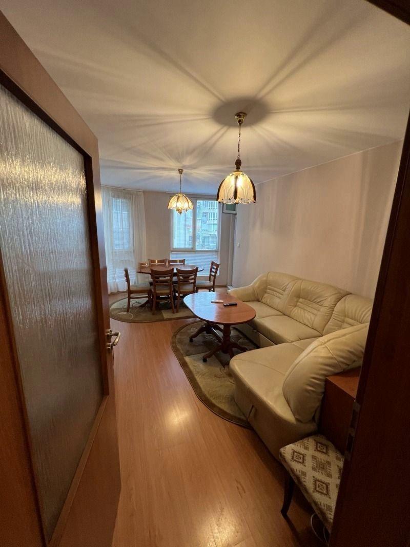 one-bedroom apartment image 3