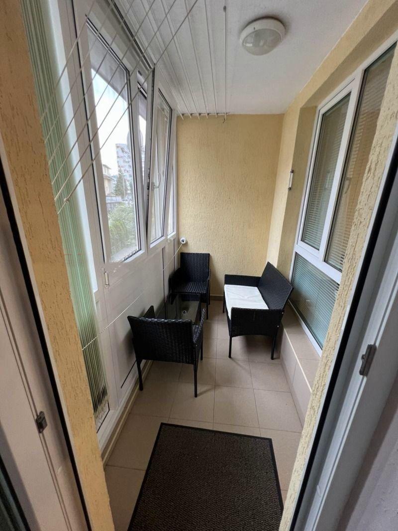 one-bedroom apartment image 9