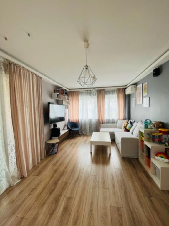 Three bedroom apartment image 47636