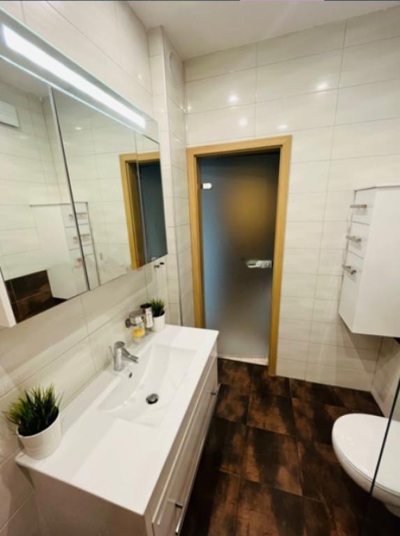 Three bedroom apartment image 47645