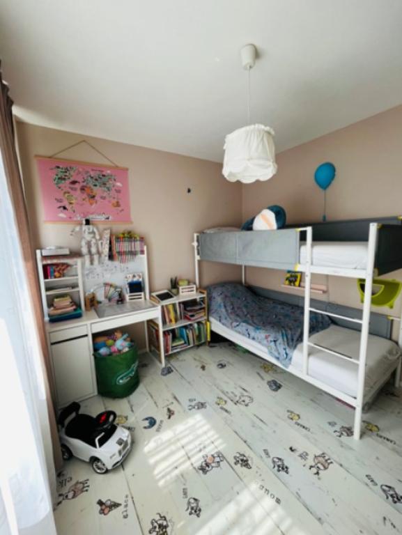 Three bedroom apartment image 47642