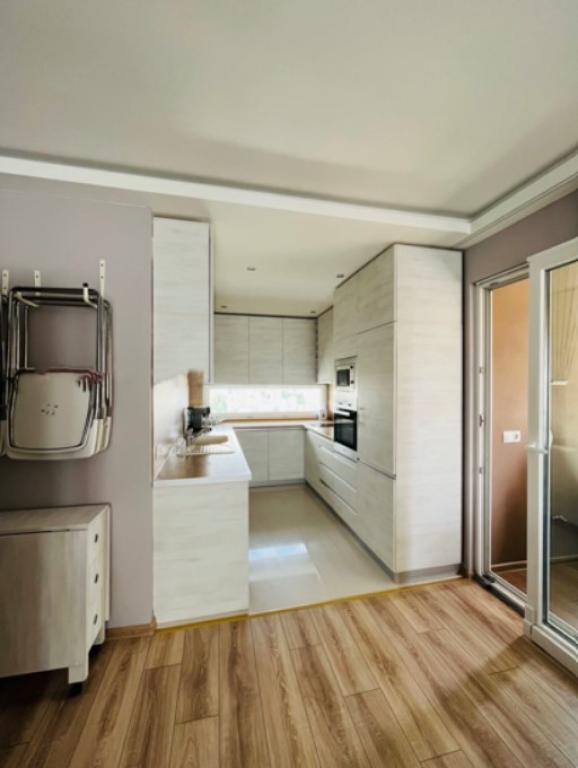 Three bedroom apartment image 47638