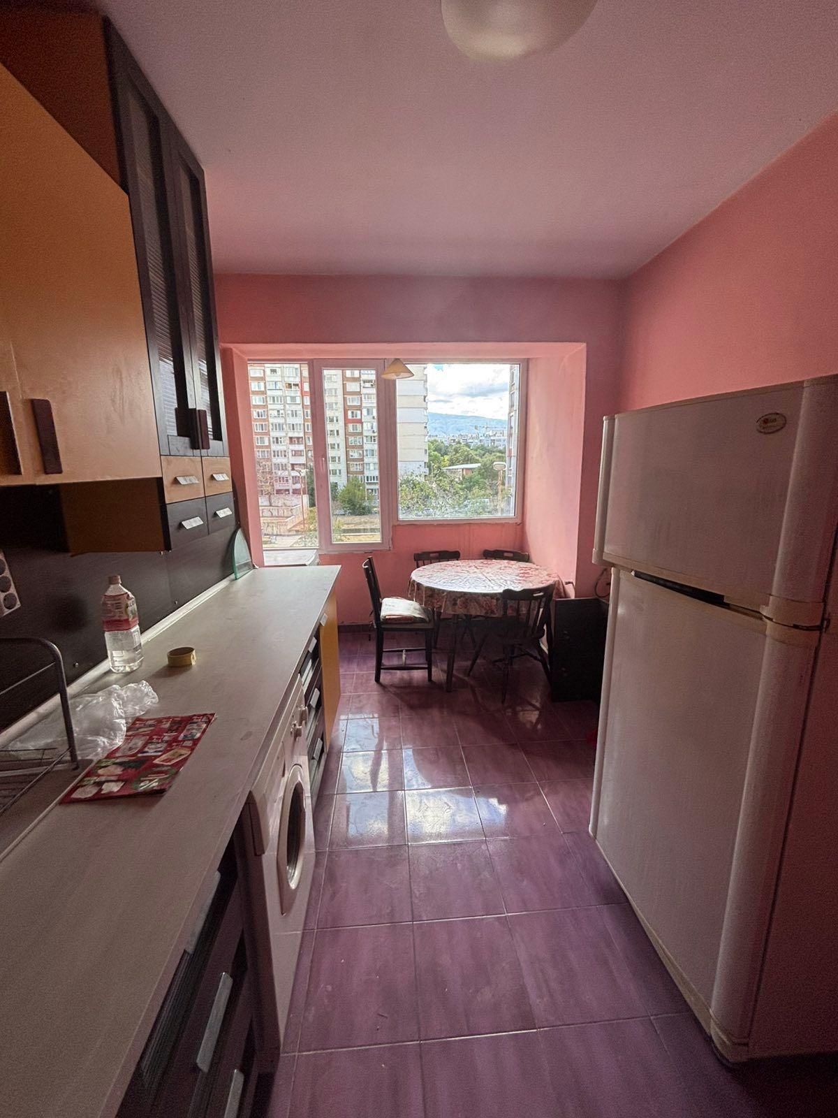one-bedroom apartment image 2