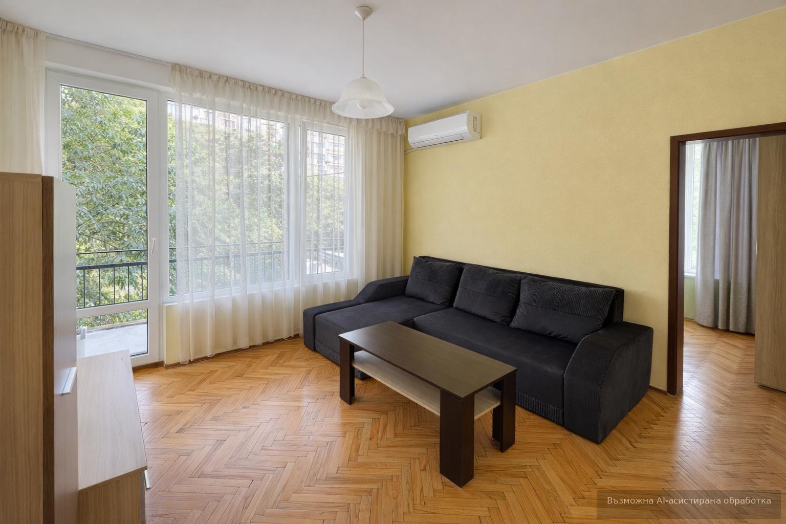 Furnished three-room apartment in the Mladezhki Halm neighborhood