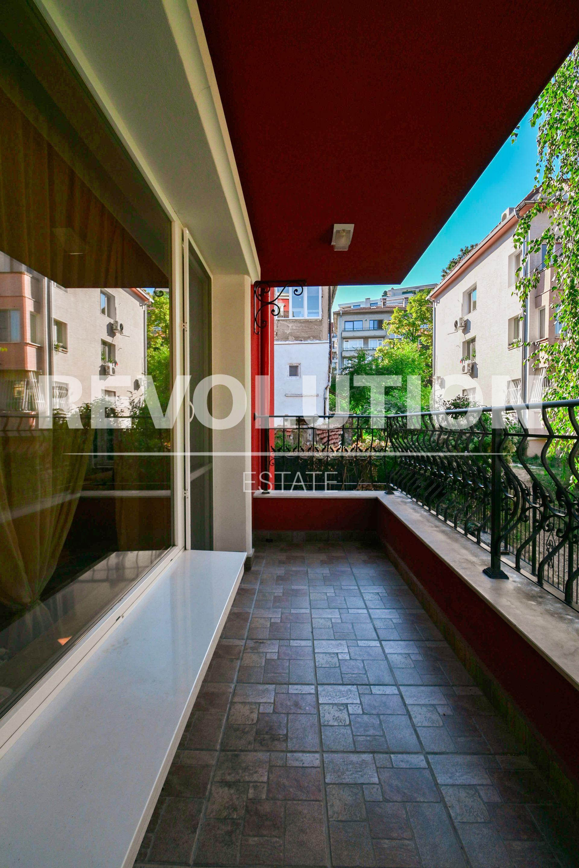 one-bedroom apartment image 13
