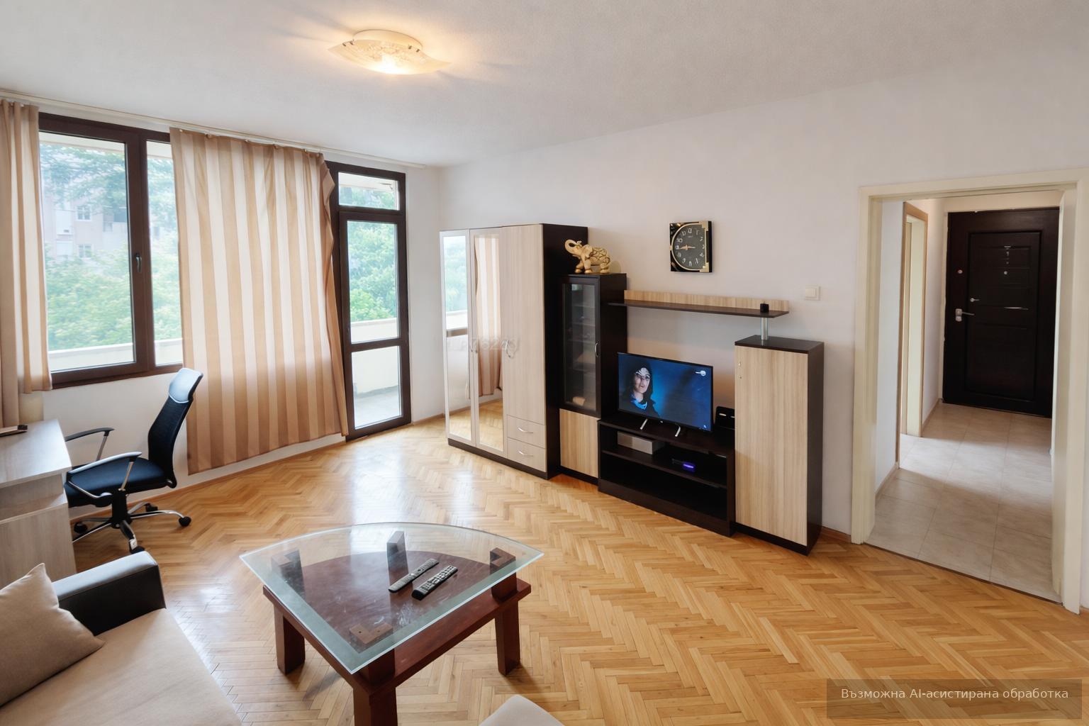 Multi-room apartment in the Kamenitsa 2 neighborhood – entrance fees, internet, and TV included! image 1