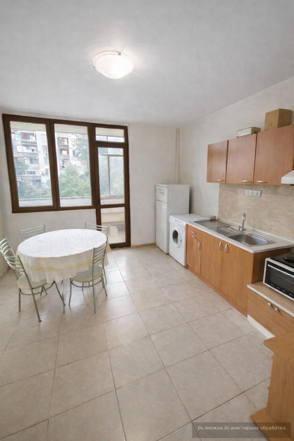 Multi-room apartment in the Kamenitsa 2 neighborhood – entrance fees, internet, and TV included! image 2