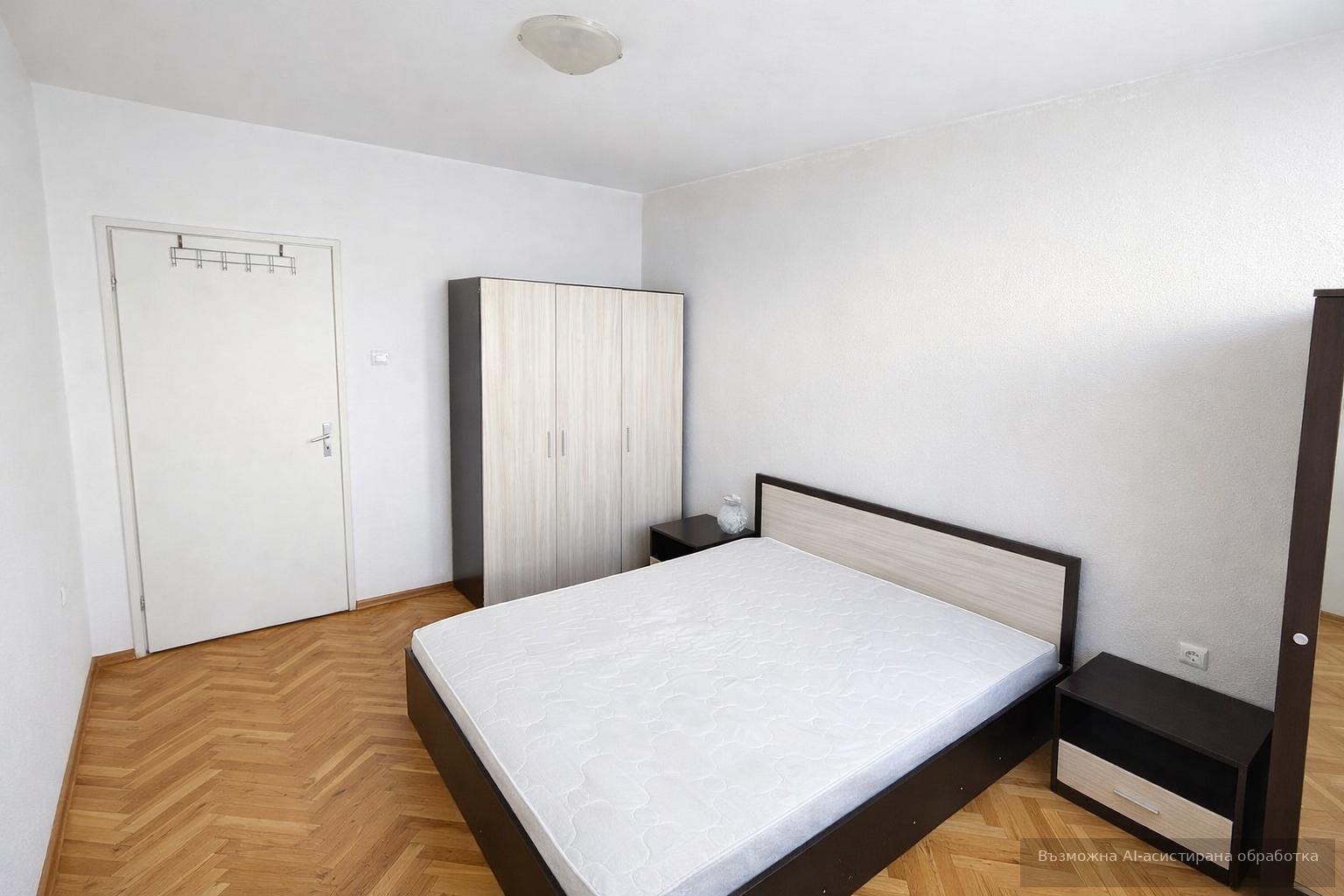 Multi-room apartment in the Kamenitsa 2 neighborhood – entrance fees, internet, and TV included! image 3