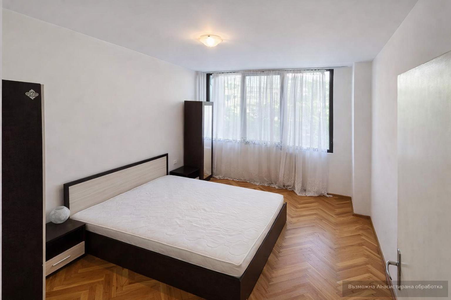 Multi-room apartment in the Kamenitsa 2 neighborhood – entrance fees, internet, and TV included! image 4