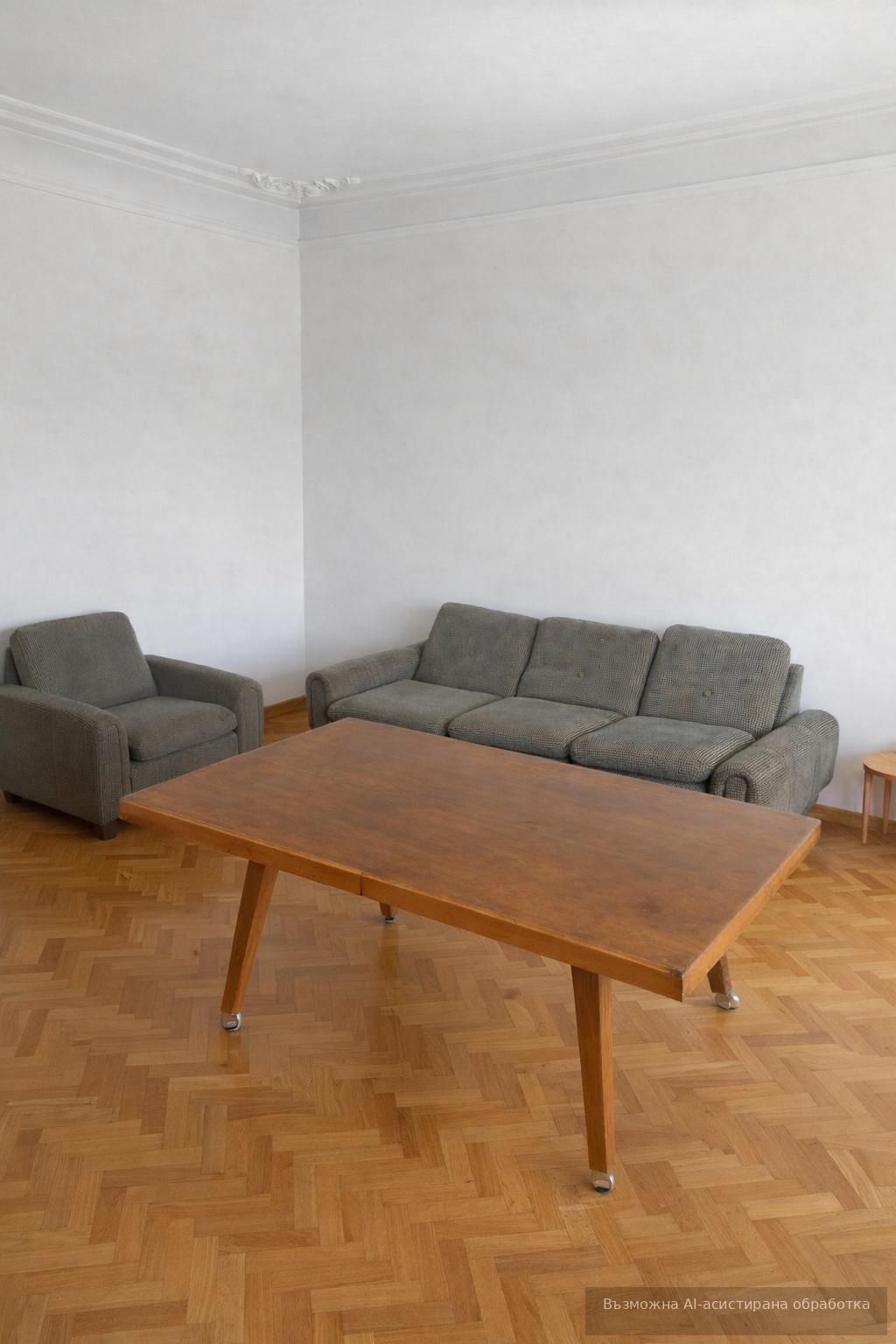 Three-room apartment in the Karshiyaka neighborhood