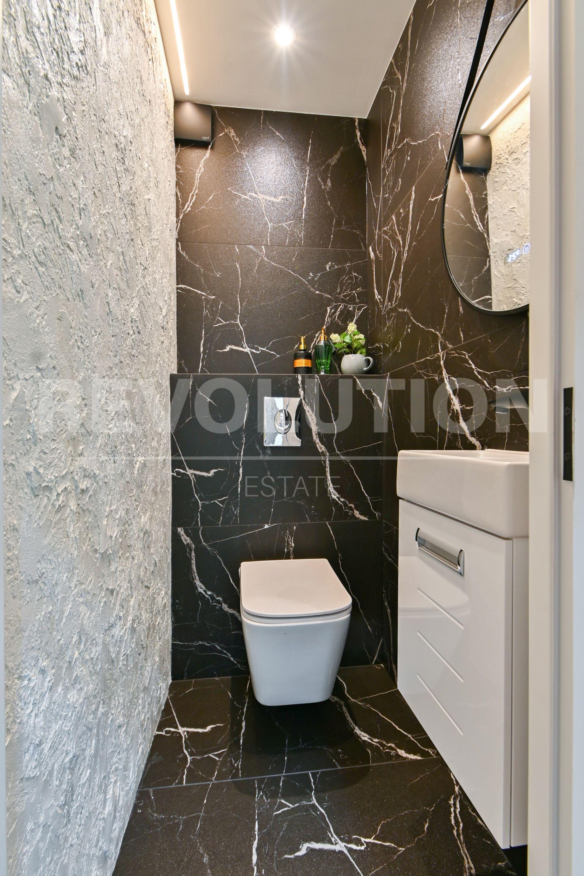 Three-room apartment in Druzhba 1 residential complex image 17