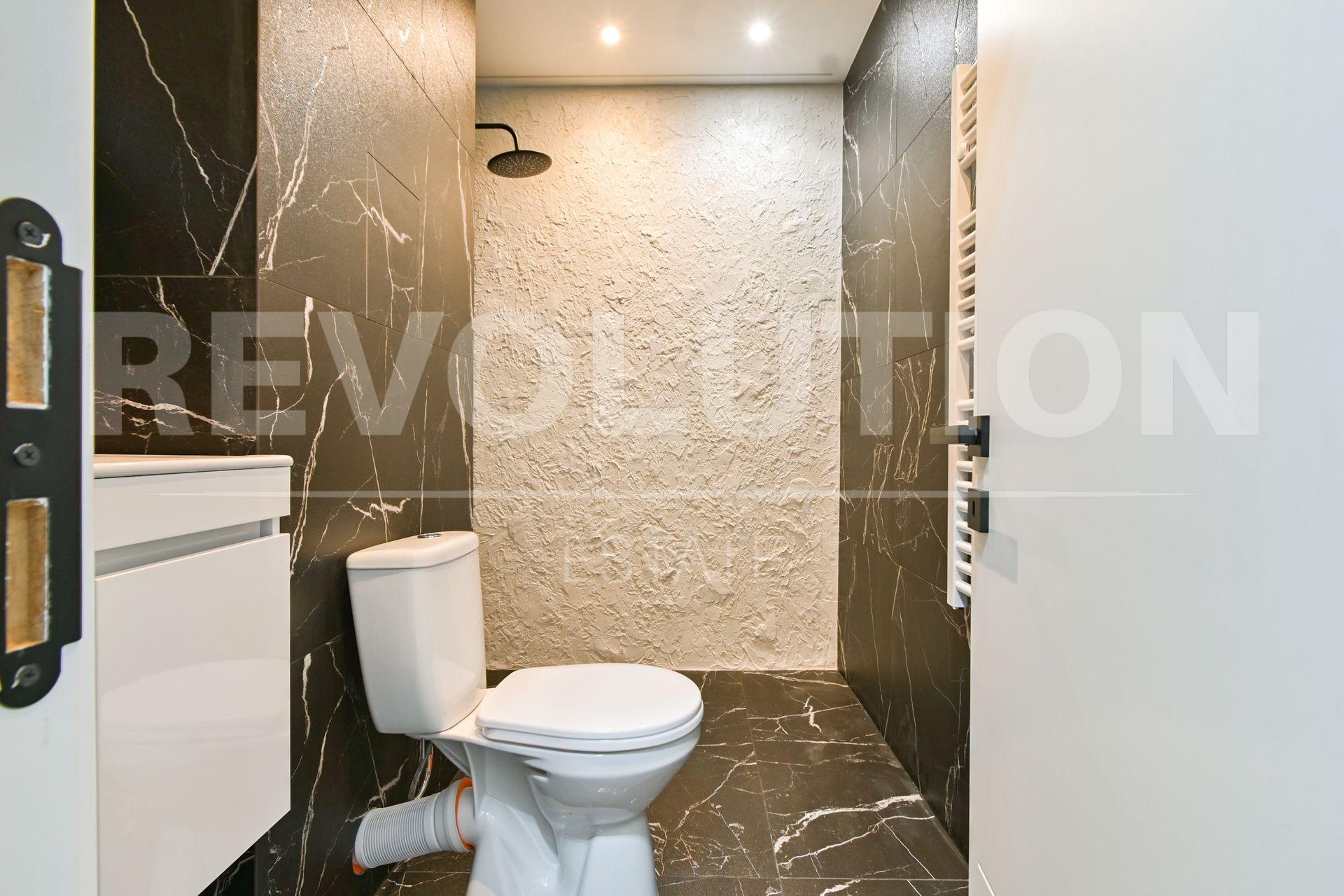 Three-room apartment in Druzhba 1 residential complex image 19