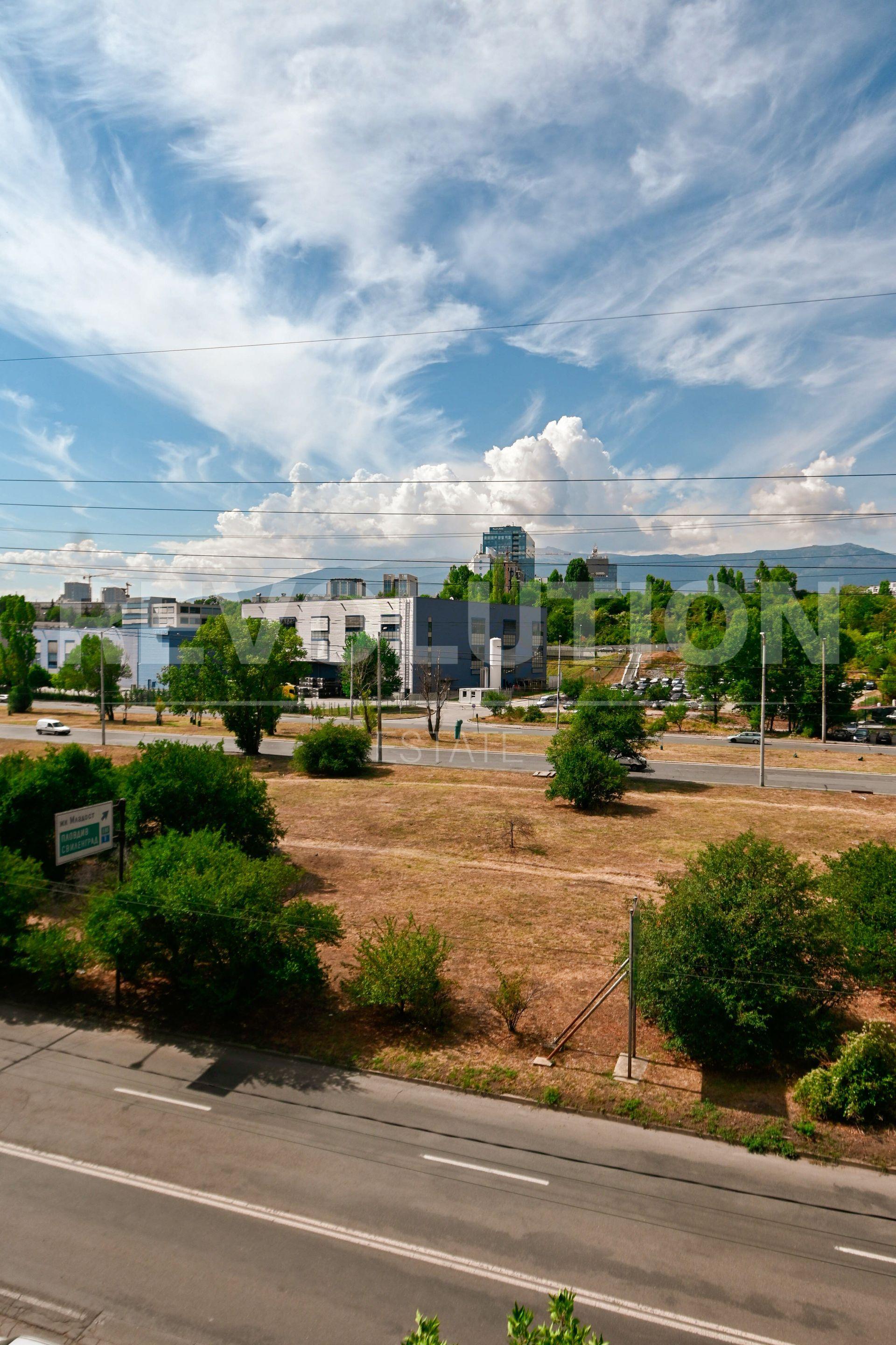 Three-room apartment in Druzhba 1 residential complex image 20