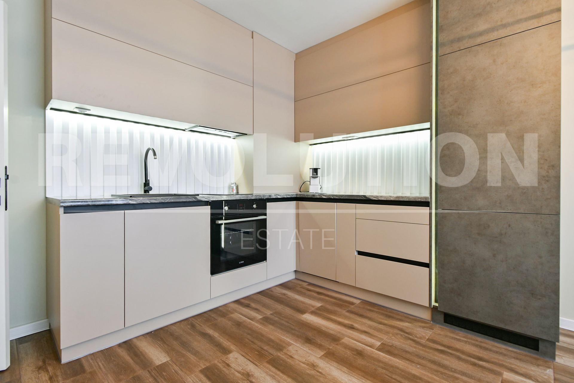 Three-room apartment in Druzhba 1 residential complex image 4